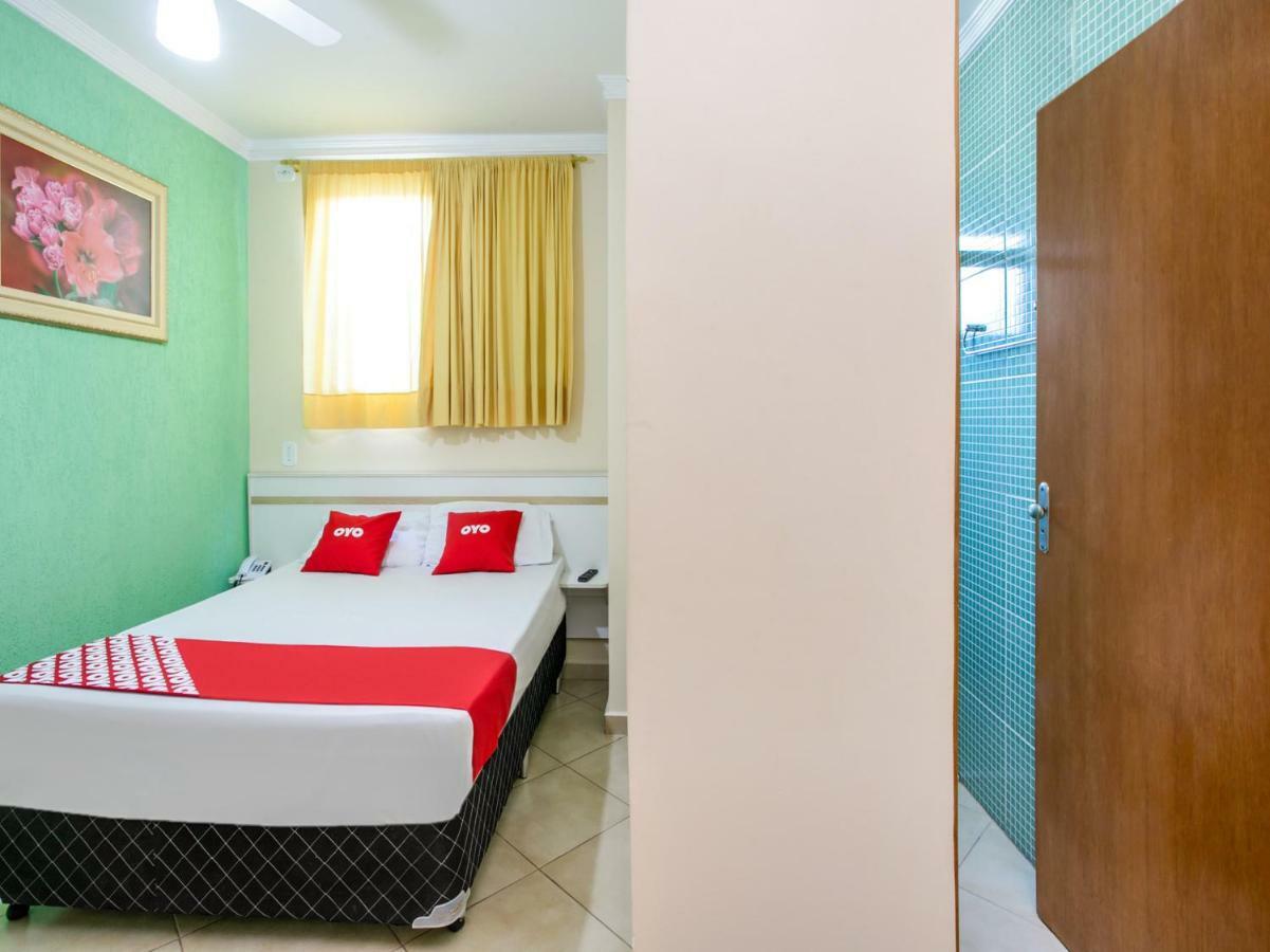Oyo Hotel Dayse Santana de Parnaíba المظهر الخارجي الصورة