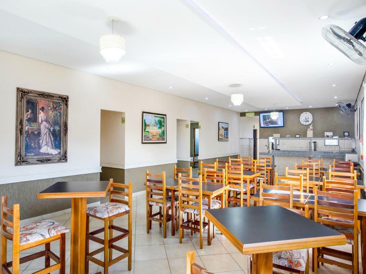 Oyo Hotel Dayse Santana de Parnaíba المظهر الخارجي الصورة